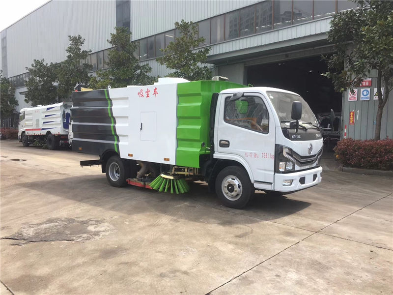 国六东风小多利卡吸尘车