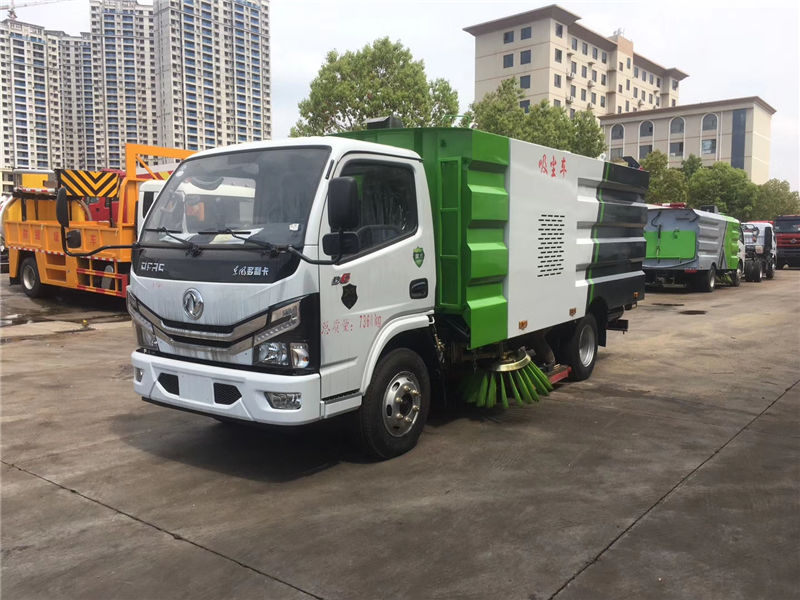 国六东风小多利卡吸尘车