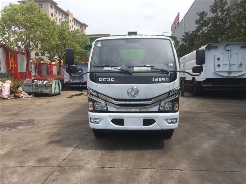 国六东风小多利卡吸尘车