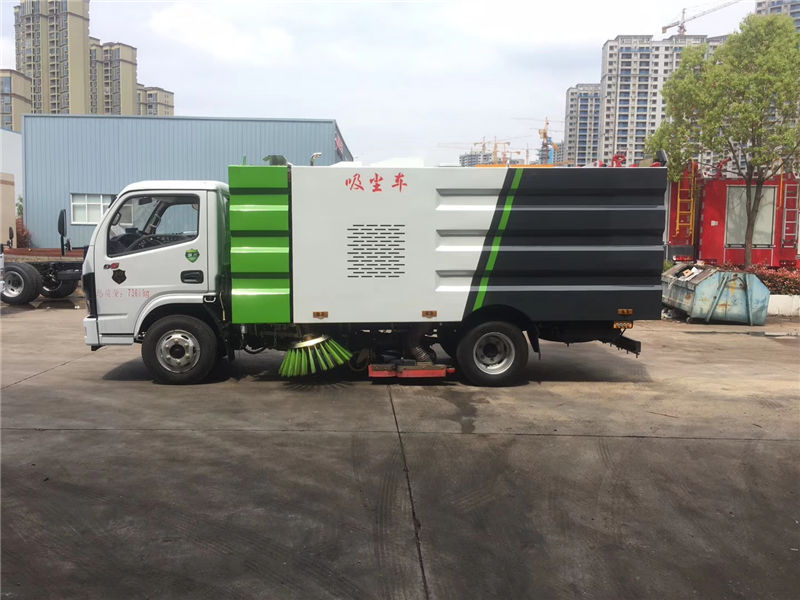 国六东风小多利卡吸尘车