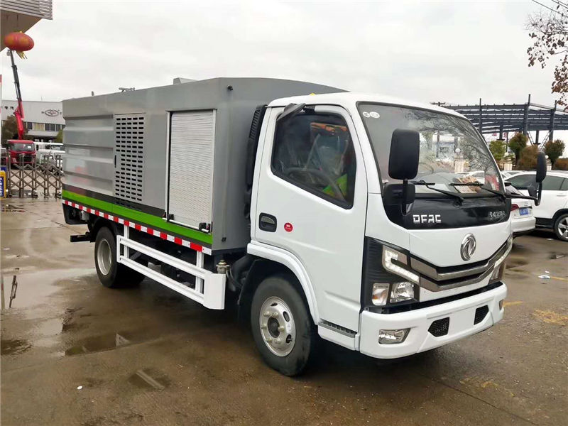 国六东风多利卡护栏清洗车