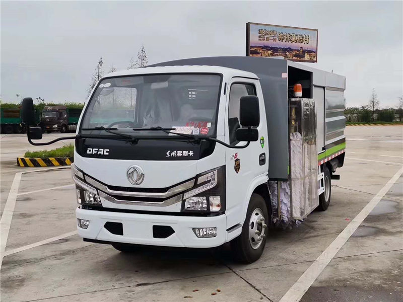 国六东风多利卡护栏清洗车