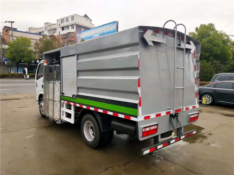 国六东风多利卡护栏清洗车