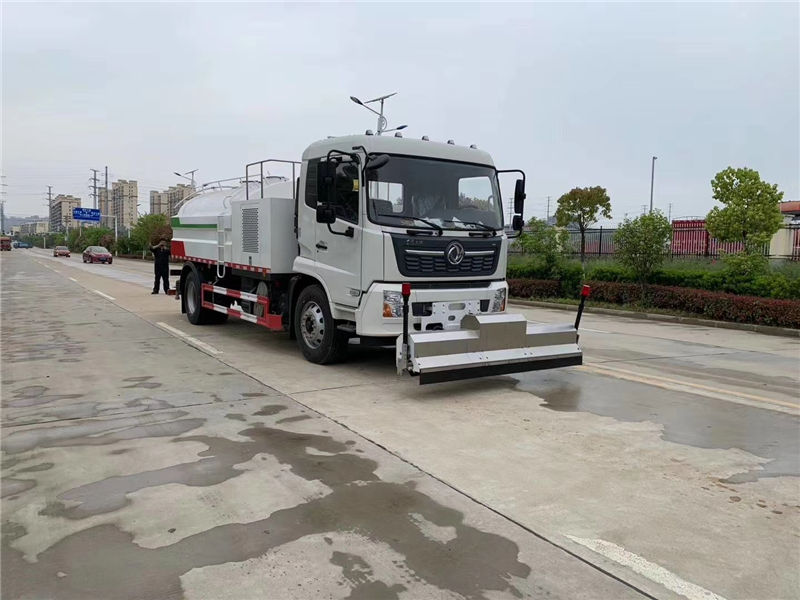国六东风天锦路面清洗车