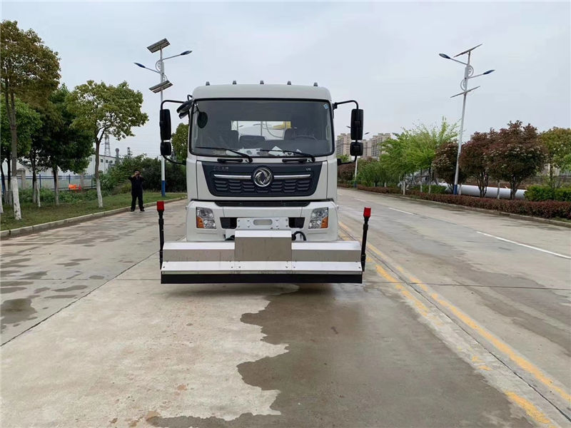 国六东风天锦路面清洗车