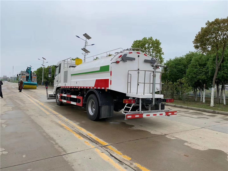 国六东风天锦路面清洗车