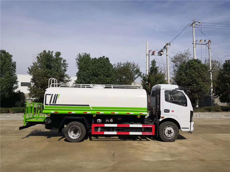 国六东风凯普特8方洒水车
