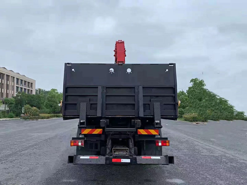重汽豪沃平板带吊清障车