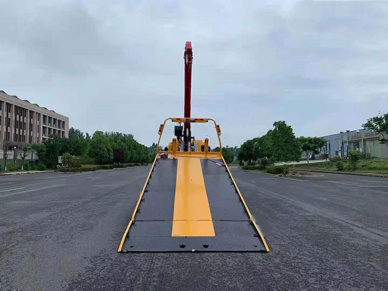 重汽豪沃平板带吊清障车