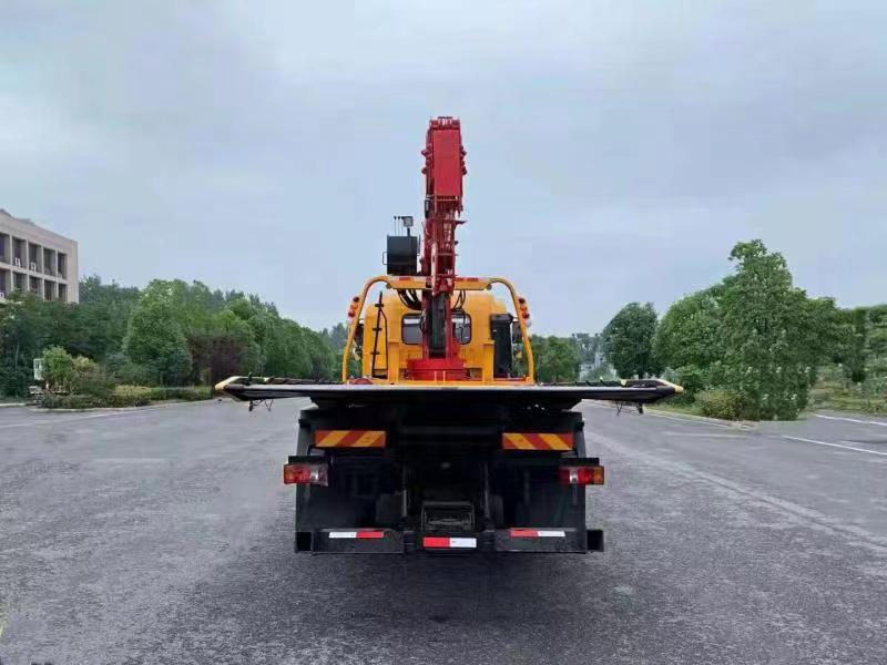 重汽豪沃平板带吊清障车