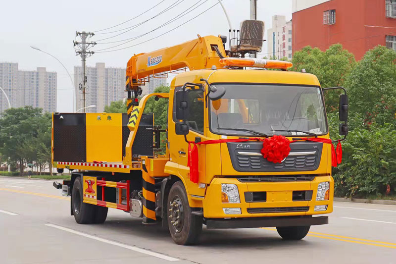 东风天锦平板带吊清障车