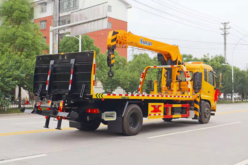 东风天锦平板带吊清障车