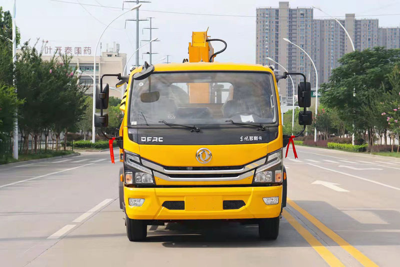 东风多利卡平板带吊清障车