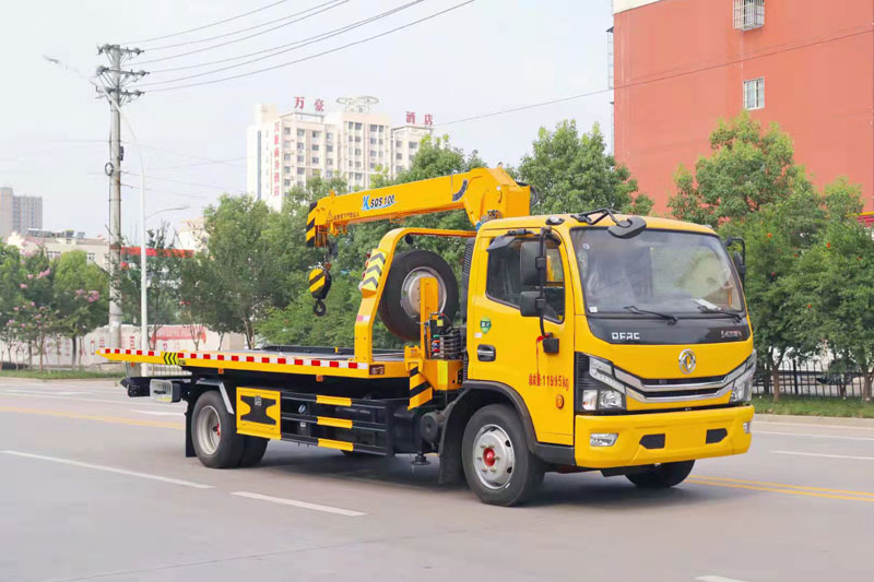东风多利卡平板带吊清障车