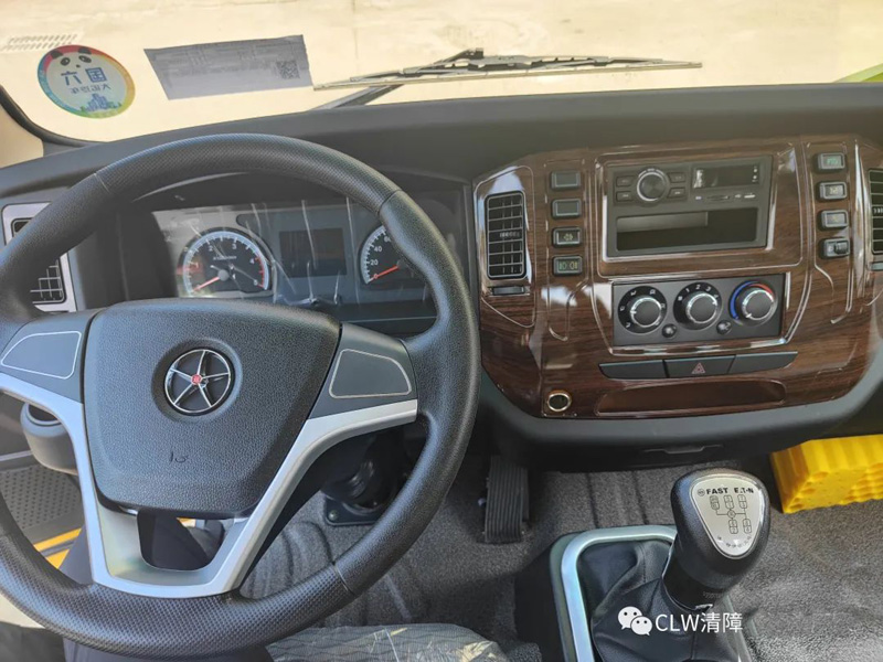 大运奥普力平板带吊清障车