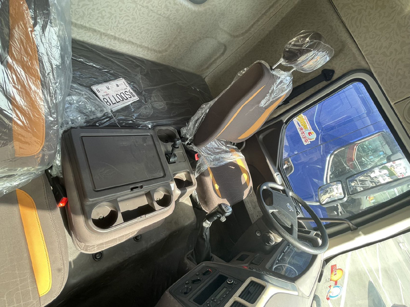 东风柳汽乘龙平板带吊清障车